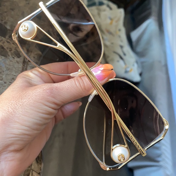 Gucci Oversized Sunglasses - Picture 3 of 4